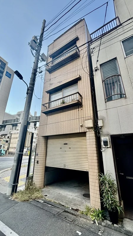 新橋の事務所仕様物件の外観