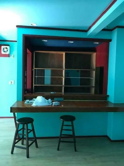 定食屋の居抜き物件の内装