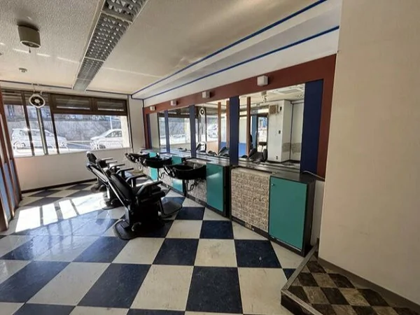 美容室・理容室の居抜き物件の内装