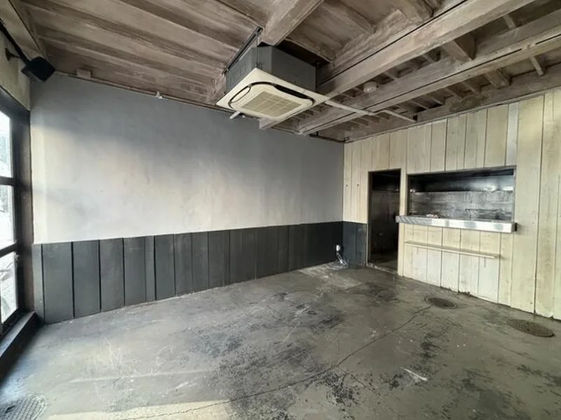 八王子のスケルトン店舗物件の内装