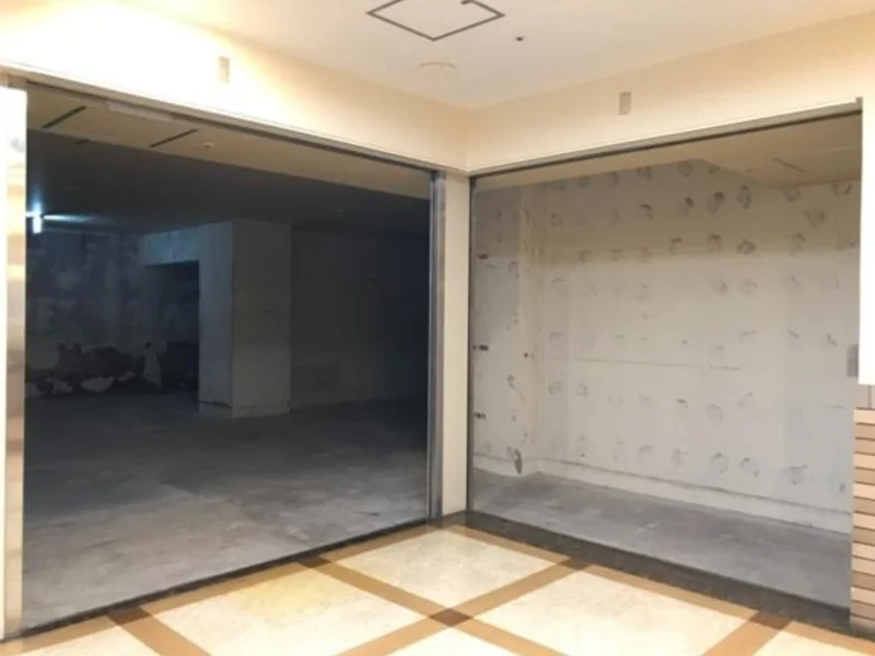 亀有のスケルトン店舗物件の内装