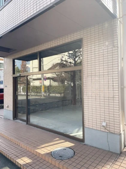 お花茶屋のスケルトン物件のエントランス