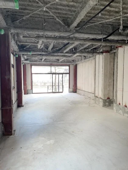 貸店舗(スケルトン)の内装