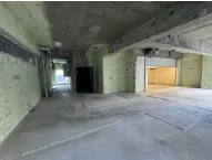 神保町のスケルトン店舗物件の内装