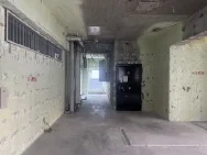 神保町のスケルトン店舗物件の内装