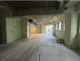 神保町のスケルトン店舗物件の内装