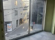 神保町のスケルトン店舗物件の内装
