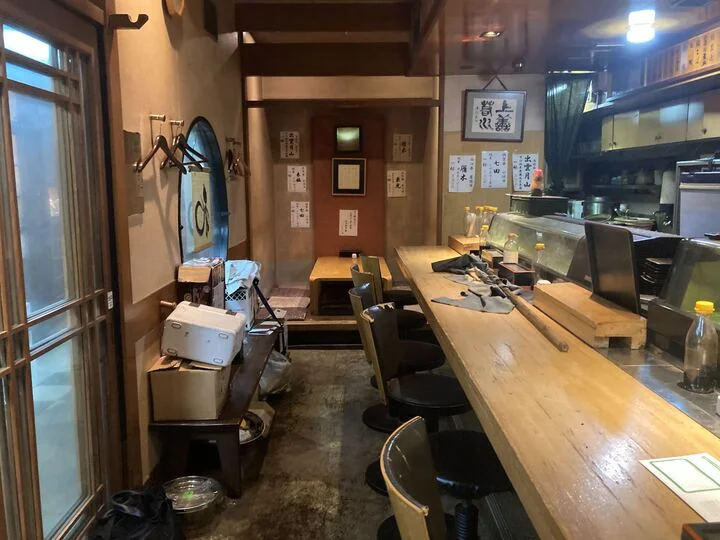 寿司の居抜き物件の内装