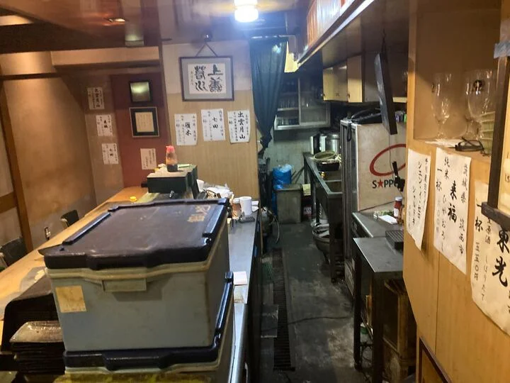東銀座の寿司居抜きの厨房