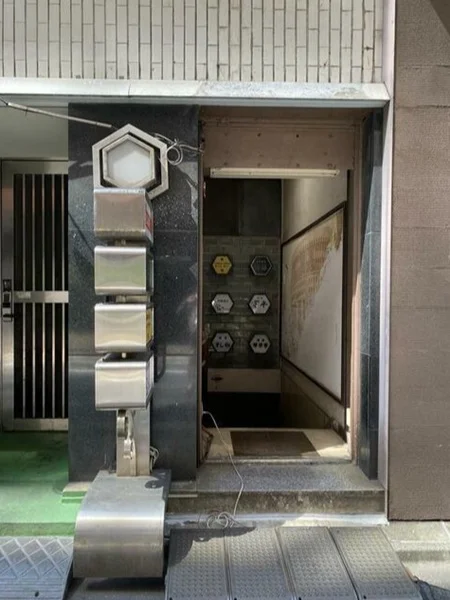 東銀座の寿司居抜きのエントランス