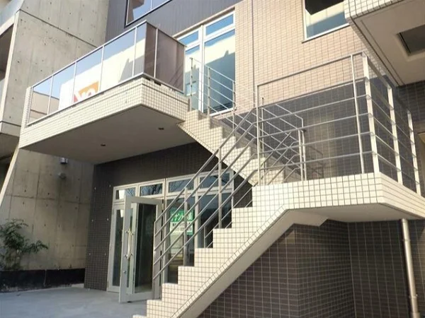 貸店舗(スケルトン)の外観