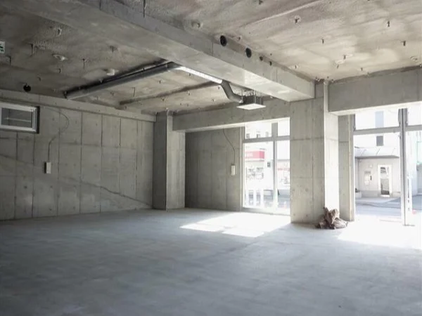 貸店舗(スケルトン)の内装