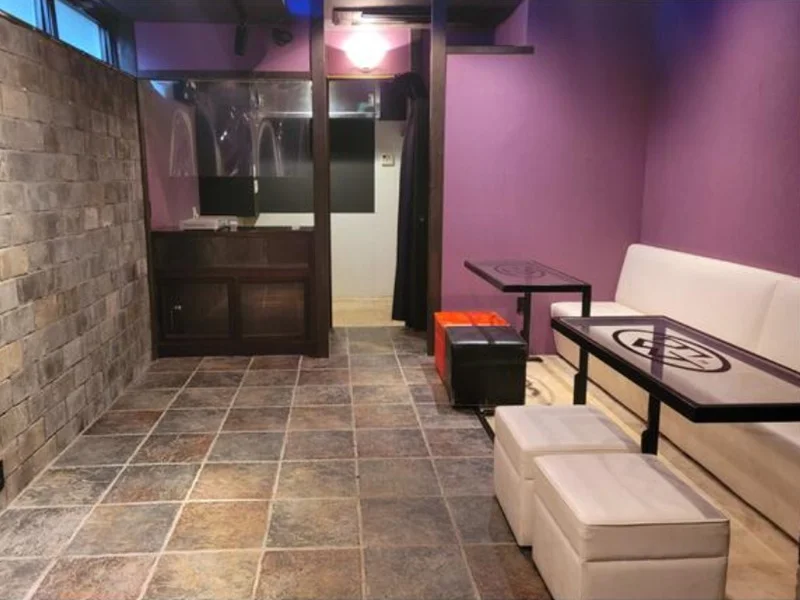 東中神の物販居抜きの内装