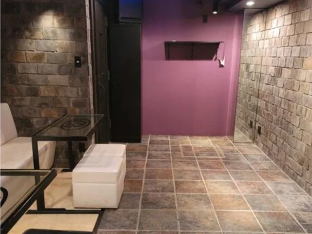 東中神の物販居抜きの内装