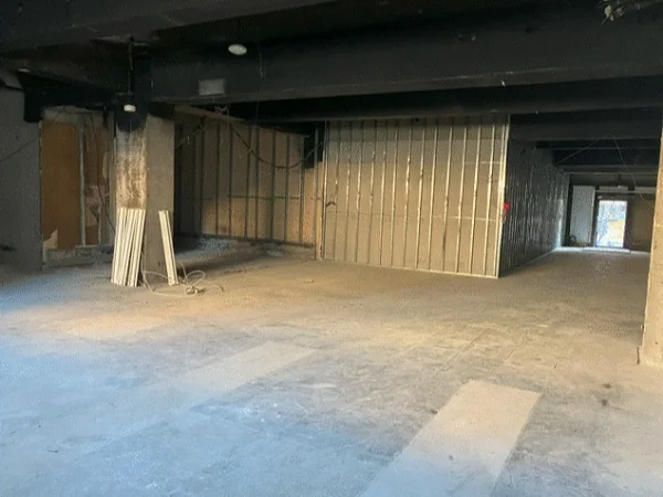 東久留米のスケルトン店舗物件の内装