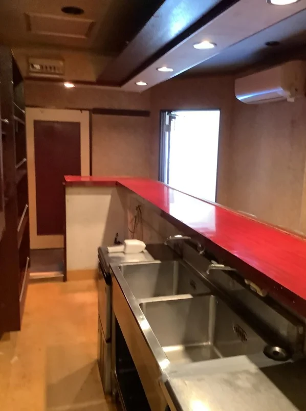 市川真間のスナック・パブ居抜きの内装