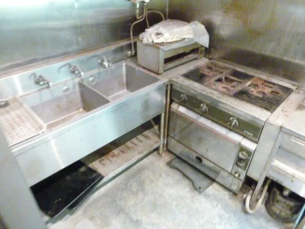 関内のスナック・パブ居抜きの厨房