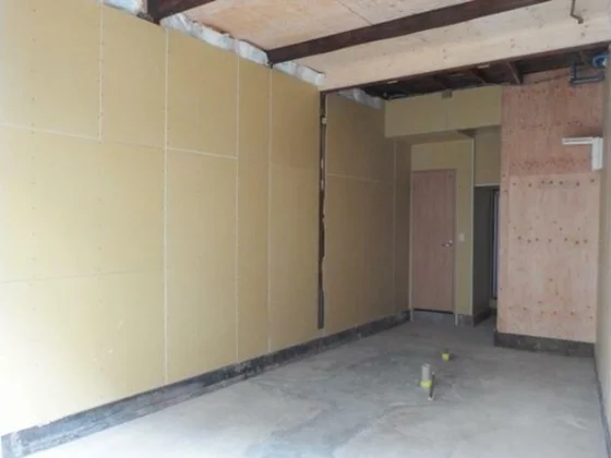 梅屋敷のスケルトン店舗物件の内装