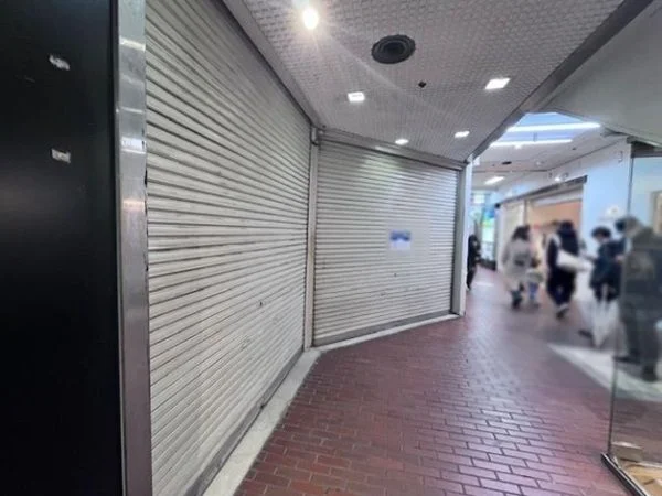 吉祥寺のスケルトン店舗物件のエントランス