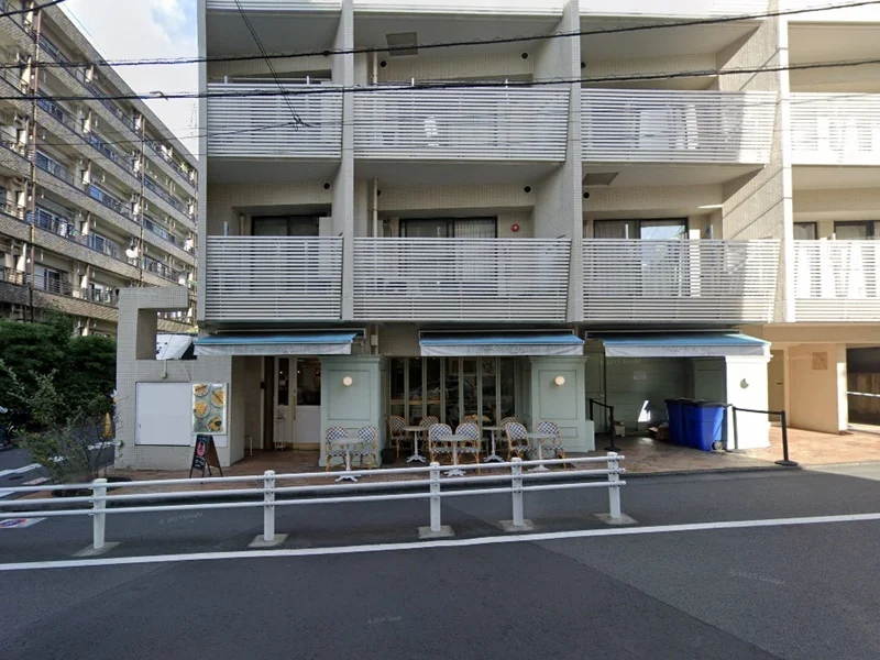 自由が丘のスケルトン店舗物件の外観