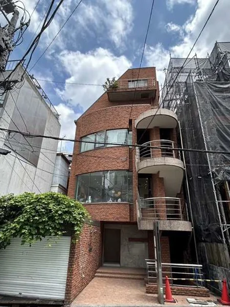 貸店舗(スケルトン)の外観