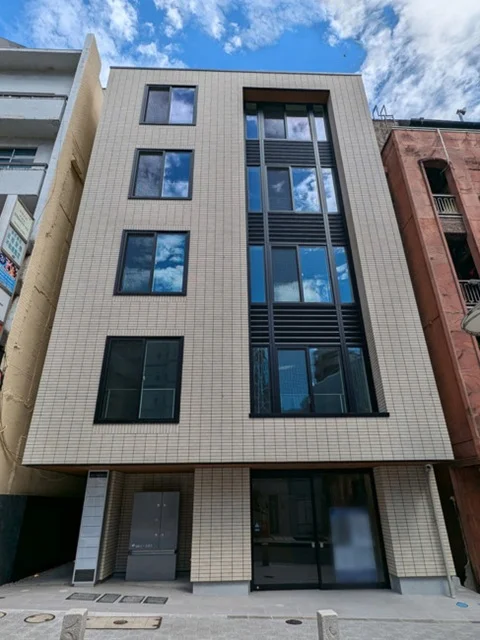 赤坂見附のスケルトン店舗物件の外観