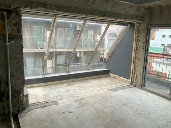 自由が丘のスケルトン店舗物件の内装