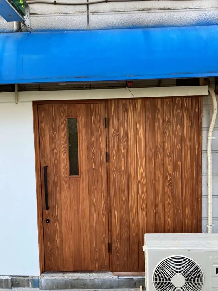 黄金町のリース店舗物件のエントランス