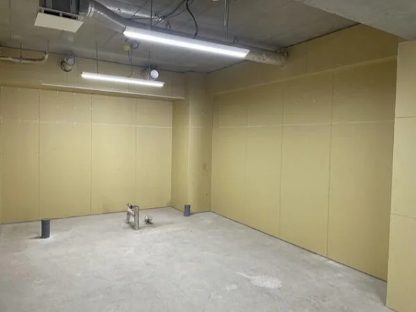 大久保のスケルトン物件の内装