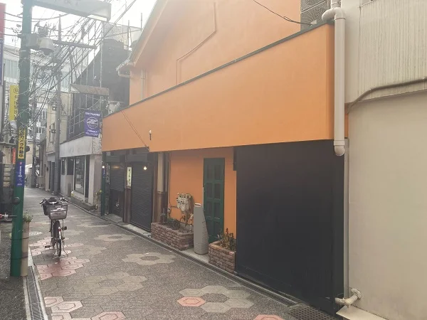 町田のスケルトン店舗物件の外観