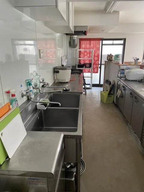 定食屋の居抜き物件の厨房