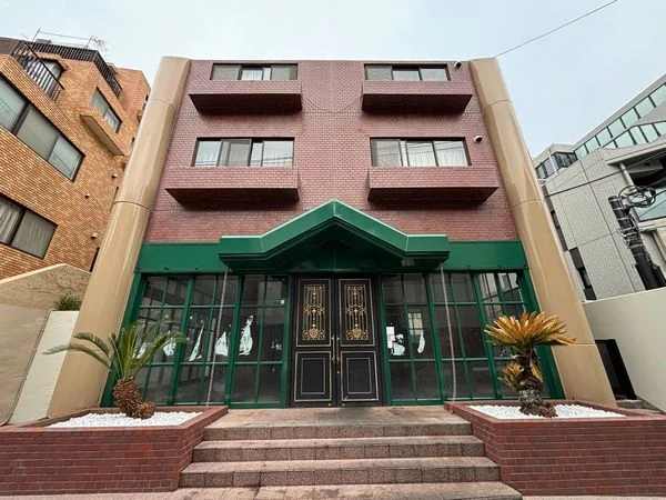 多国籍料理の居抜き物件の外観