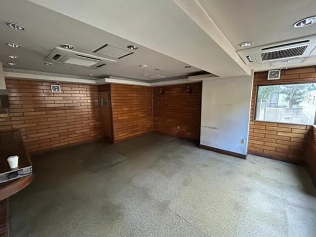 日吉の定食屋居抜きの内装