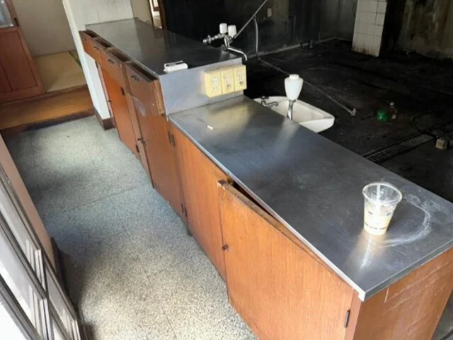 定食屋の居抜き物件の内装