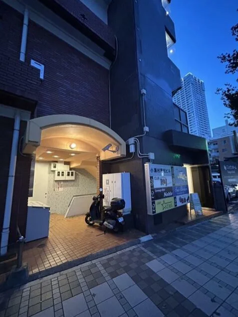 横須賀中央の居抜き店舗の外観