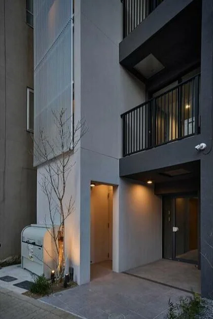 下赤塚のスケルトン物件のエントランス