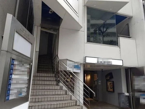 貸店舗(事務所仕様)のエントランス