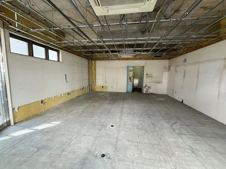 広尾のスケルトン店舗物件の内装