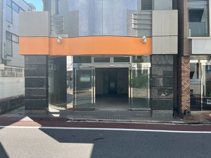 広尾のスケルトン店舗物件の外観