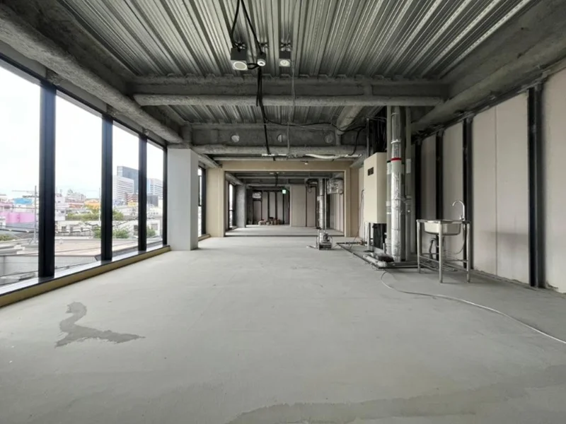 貸店舗(スケルトン)の内装