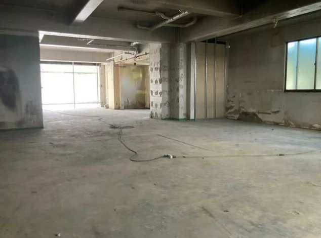 大井町のスケルトン店舗物件の内装