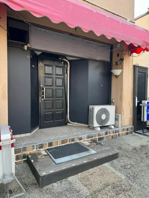 西八王子の居抜き店舗のエントランス