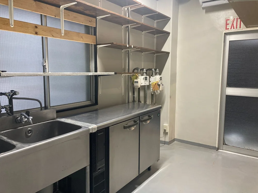黄金町の居抜き店舗の厨房