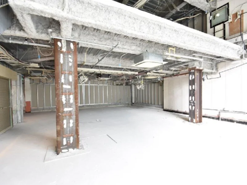 お台場海浜公園のスケルトン店舗物件の内装