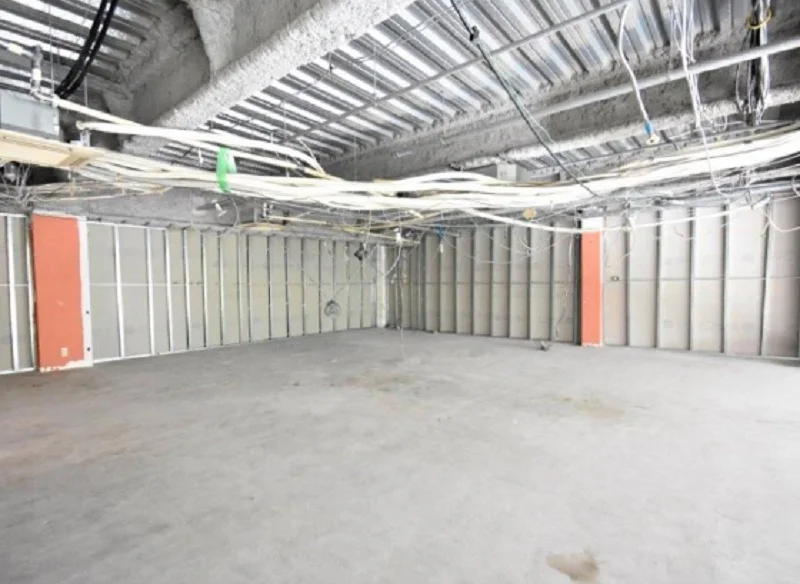 お台場海浜公園のスケルトン店舗物件の内装