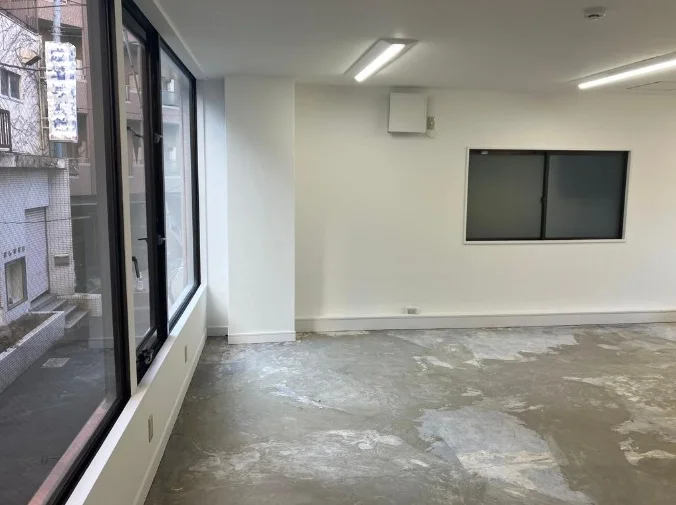 成増のスケルトン店舗物件の内装