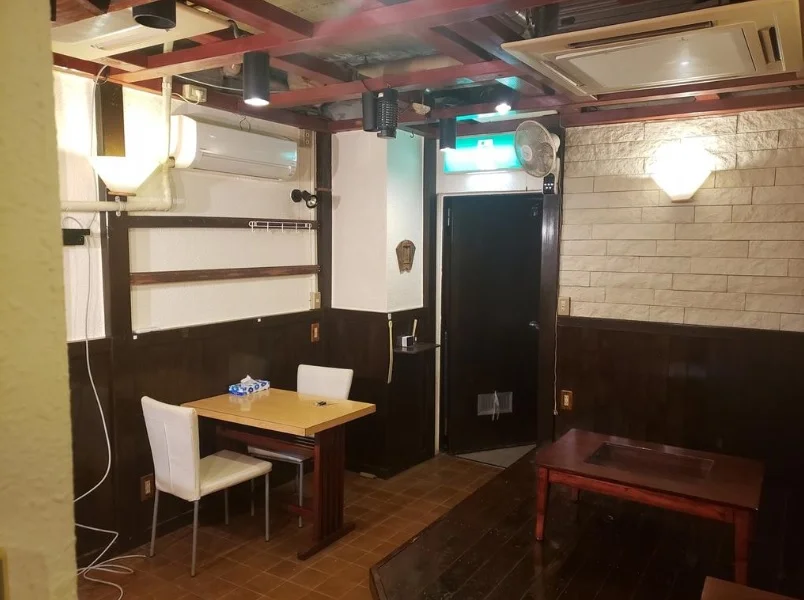 河辺の居酒屋居抜きの内装