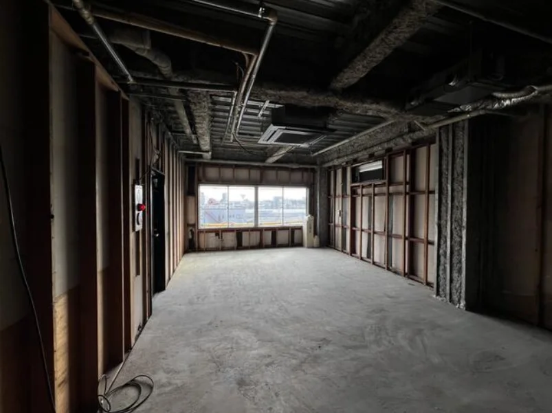 貸店舗(スケルトン)の内装