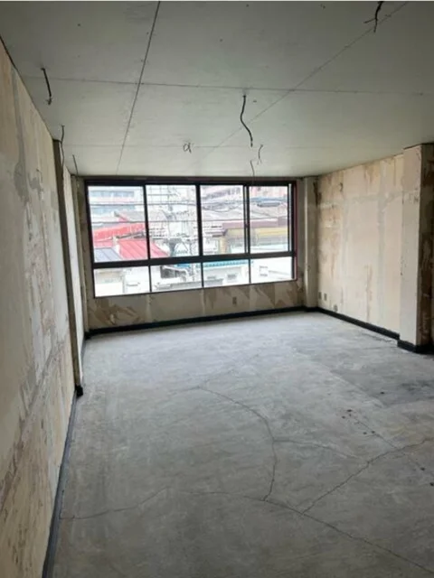 中野島のスケルトン店舗物件の内装