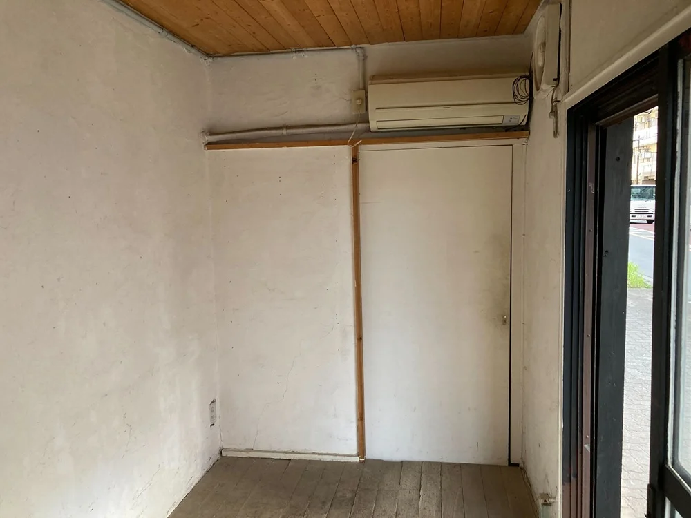 物販の居抜き物件の内装